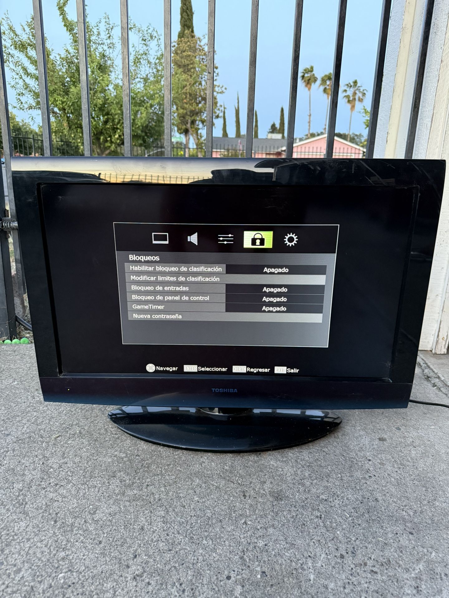 32” Toshiba TV