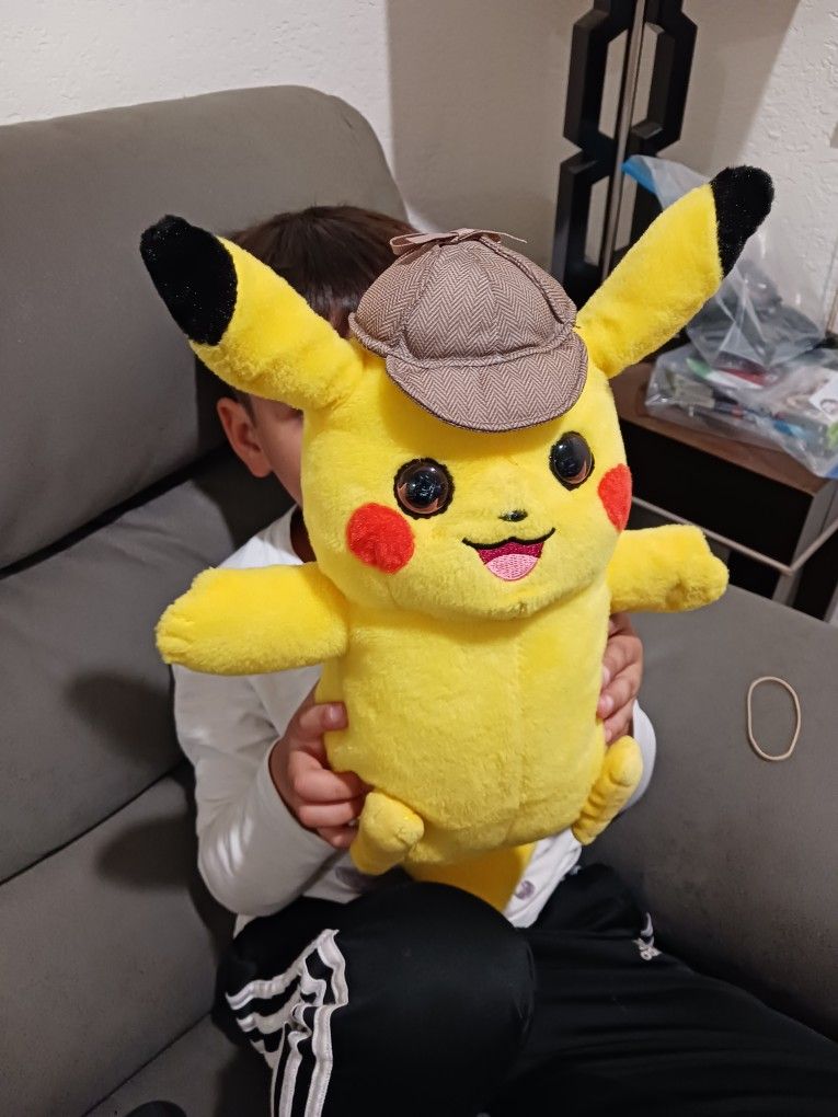 12" Talking Pokémon Detective Pikachu from Movie interactive Plush. 2 voice modes, and move its ears when talk. Good Condition.