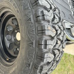 35x12.50 R17 With Rims 5 Lugs 5 Tires