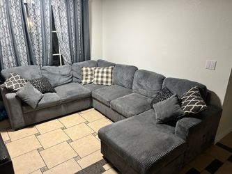 Couch with pull out
