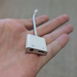 Apple Lightning to 3.5mm + Charging Adapter (Headphones + Charge Dongle) – Genuine