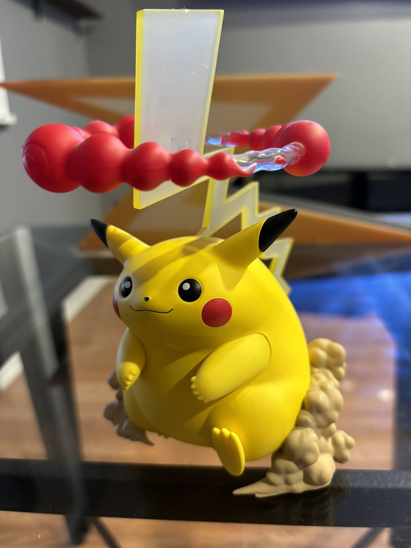 Pikachu Vmax Statue