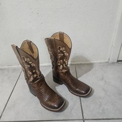 Women's Western Boots Size 7