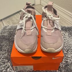 Nike Tennis Shoes Size 7 1/2