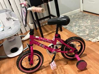 Minnie Mouse girls bike