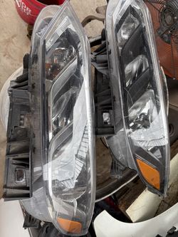 2020 - 2023 Nissan Sentra Chrome Black Headlights