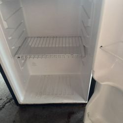 Magic Chef mini fridge and freezer works great