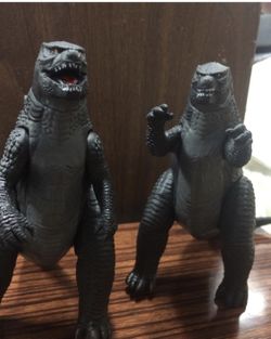 Godzilla Set vintage