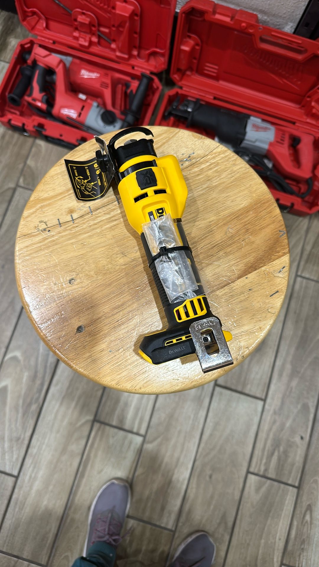 DEWALT 20-Volt MAX XR Lithium-Ion Cordless Rotary Drywall Cut-Out Tool (TOOL ONLY)