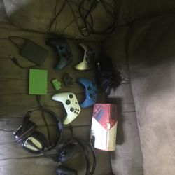 Selling Misc Xbox One Iteams 
