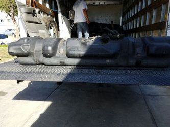 Gas tank with pump