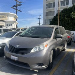 2012 Toyota Sienna