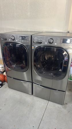LG True Steam Washer &  Electric Dryer w/Base