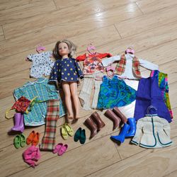 Vintage Doll 1970  Ideal Chrissy Grow Hair  Shoes & Outfits Bundle Blonde Hair Green Eyes / WORKING HAIR!