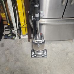 SHARK PLUG IN VACUUM