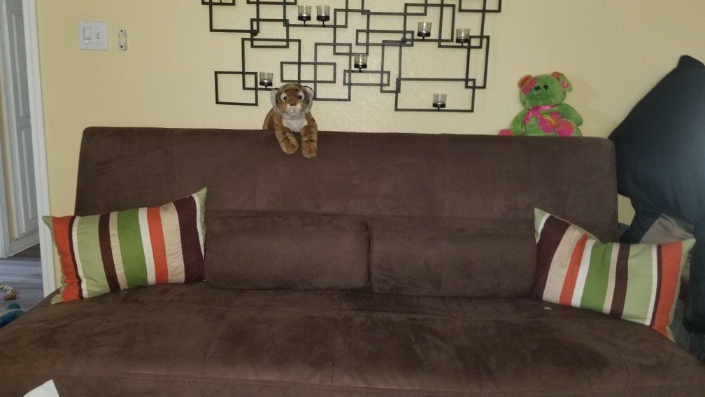 Couch/queen futon
