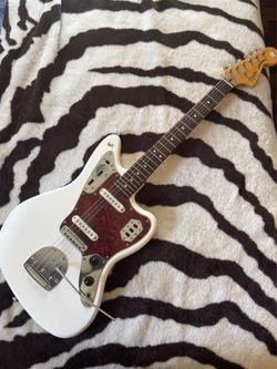 Squier Vintage Modified Jaguar Olympic White