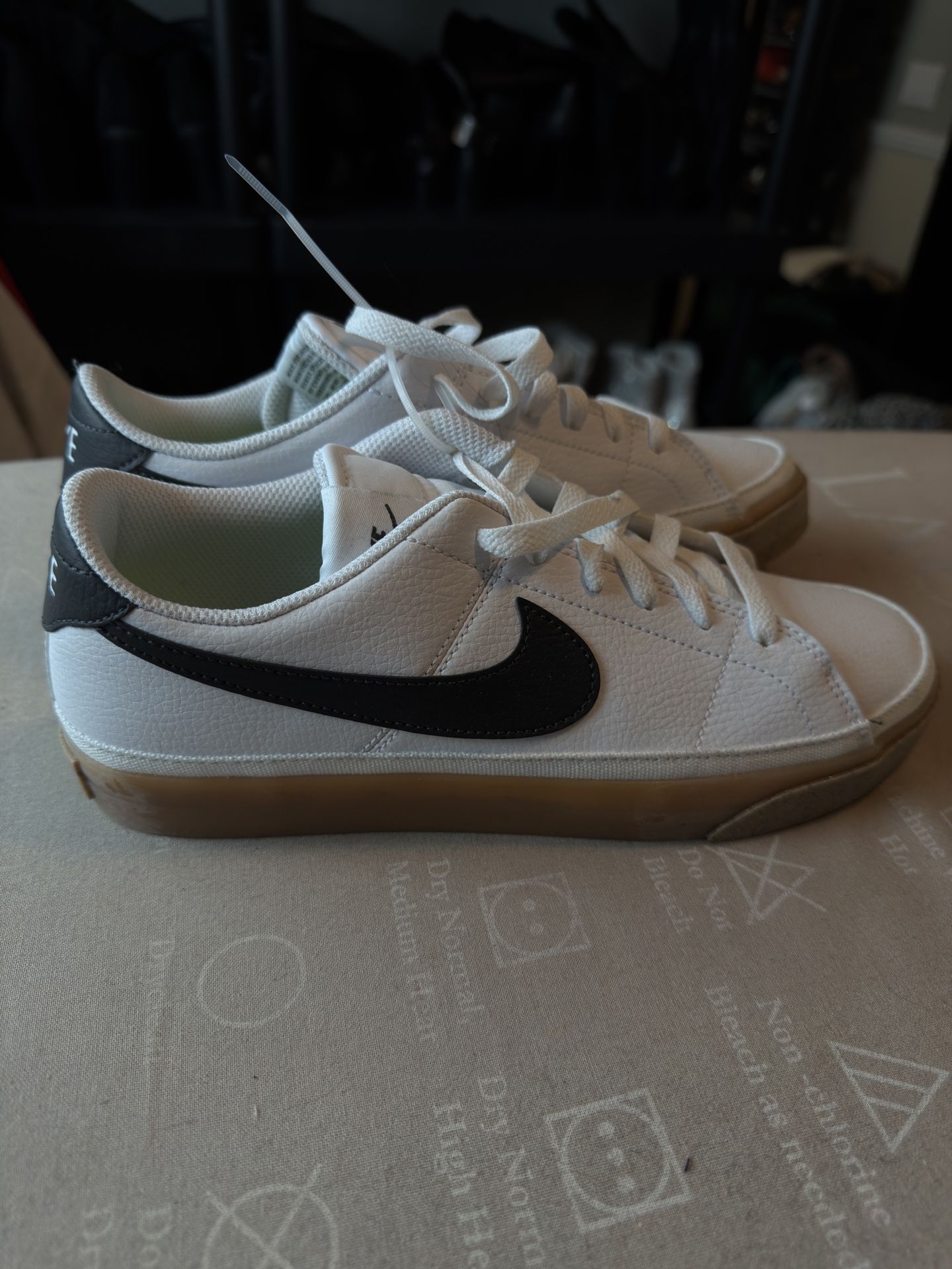 Nike Tennis Shoes Size 8.5