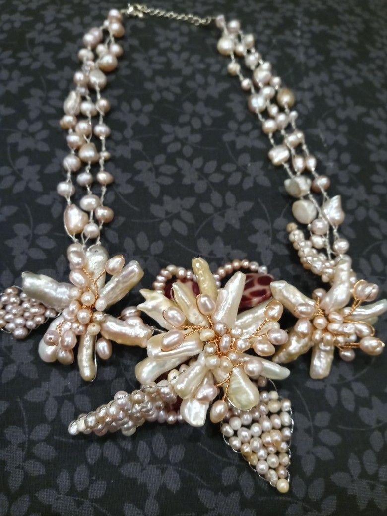 NWOT 45 Carat & Natural Pink Pearl Collar Necklace
