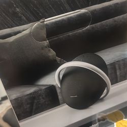 Harmon Kardon Onyx Studio 8
