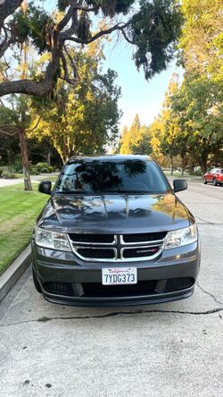 Dodge Journey SUV – Gray