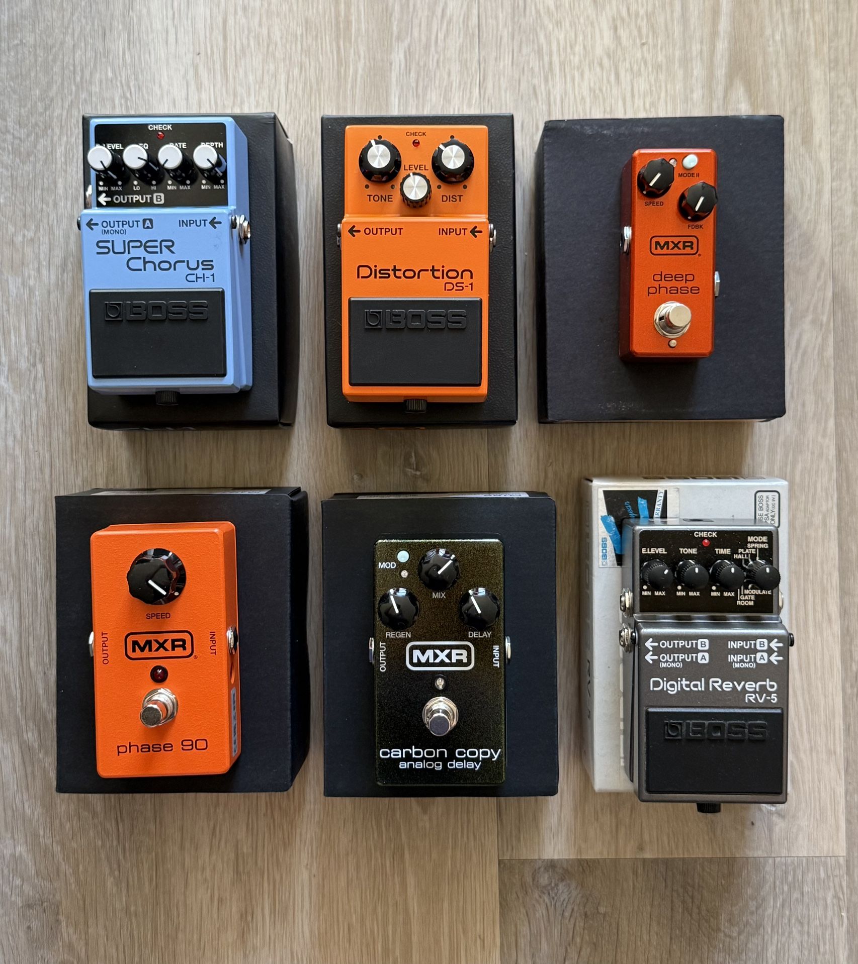 BOSS & MXR Guitar Pedals Chorus Distortion Delay Carbon Copy Digital Reverb