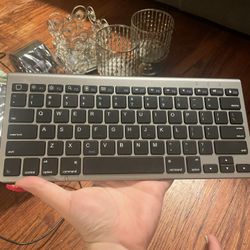 Wireless Keypad For iPad, Phone Etc 