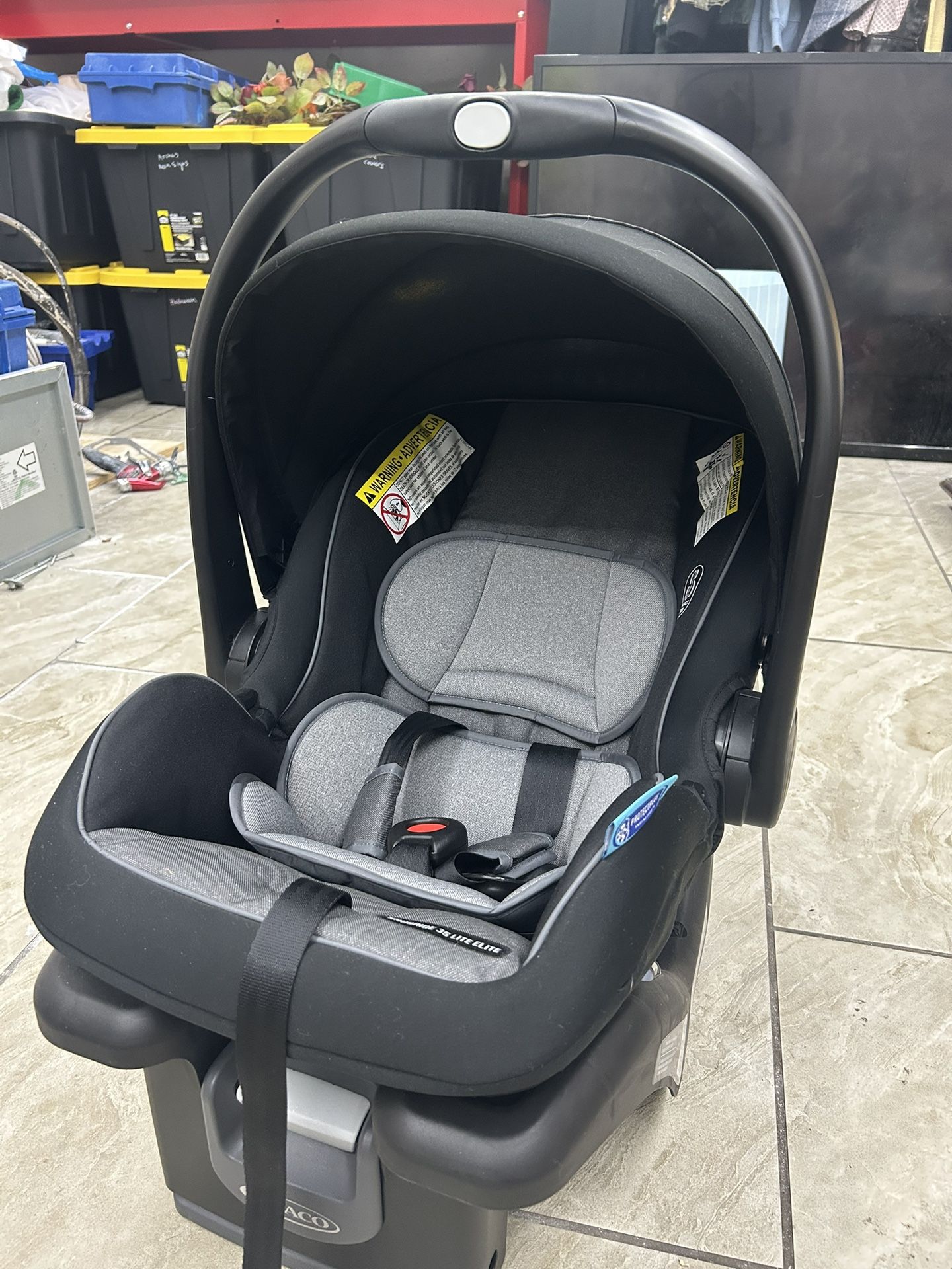 Graco Baby Car seat & Base