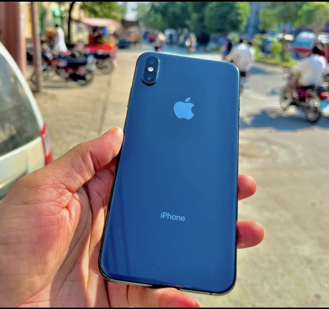 iPhone XS Max Unlocked With Warranty