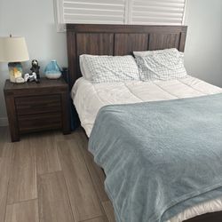 Brown Hardwood Queen Bedroom Set