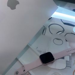 Apple Watch Series 9 in Pink