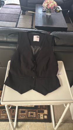SLEEVELESS VEST  BLACK.   size (L)