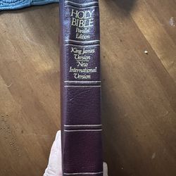 The NIV/KJV Leather Bound Parallel Bible W/case And Tabs
