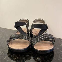 Reikers Remonte Women’s Soft Black Polka Dot Flat Sandal Reanne 57 Strap. 