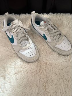 Tennis shoes size 7