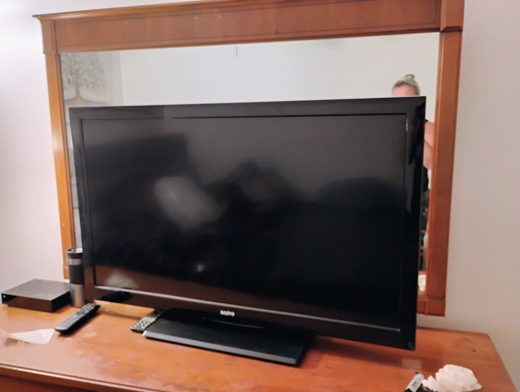 Dresser With Mirror , 43" TV W Remote,White Shelf