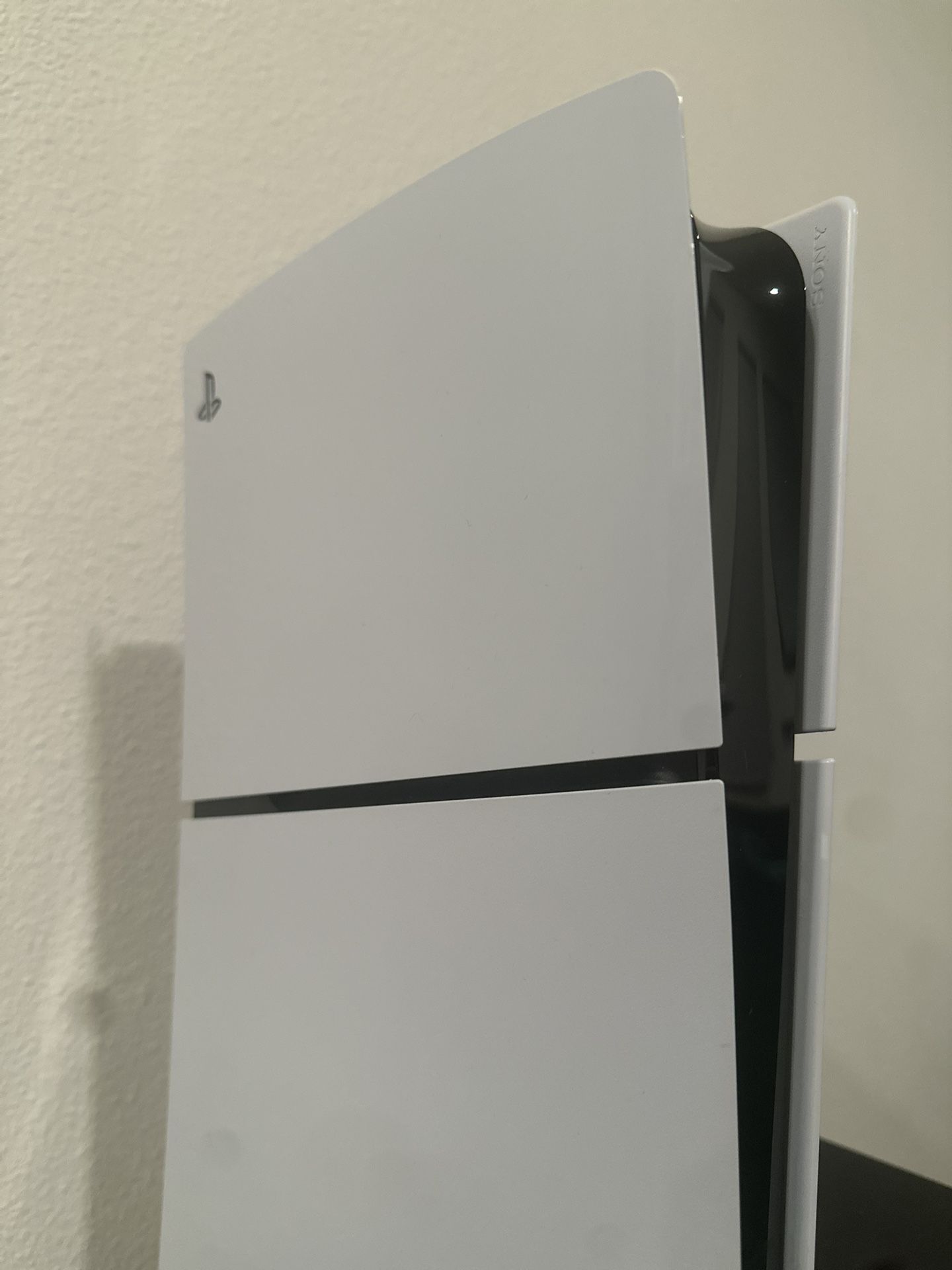 PlayStation 5 + Ps5 Controller And Mortal Kombat 1