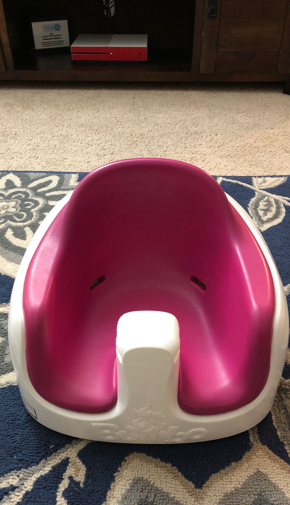Bumbo Baby Seat - V Good condition