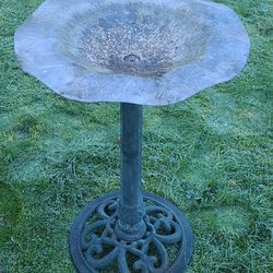 Beautiful Vintage Metal Birdbath 