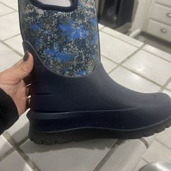 2 Bogs Winter Boots 
