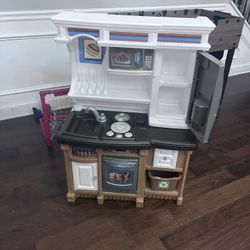 Used Step 2 Lifestyle Custom Kitchen