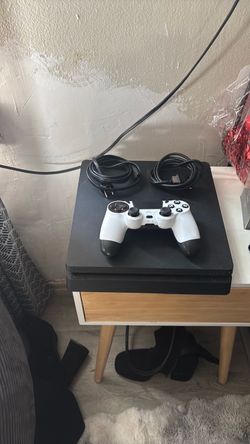 Used PS4 slim with controller