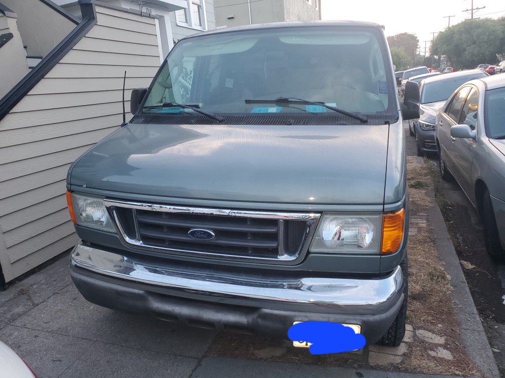 2005 Ford Ecoline Clean Title