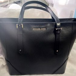 NEW MICHAEL KORS 
Aria Large Pebbled Leather Tote Bag

- BLACK