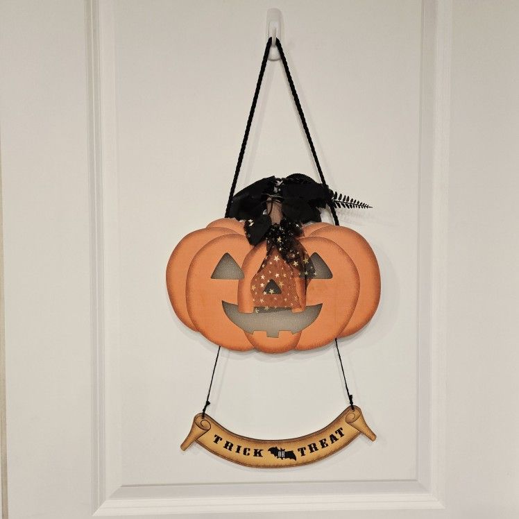 Pumkin Hanging Decor
- It's lights up!