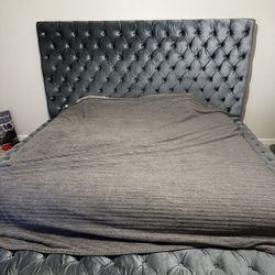 King Size Tufted Bed w Storage MATTRESS NOT INCLUDED
