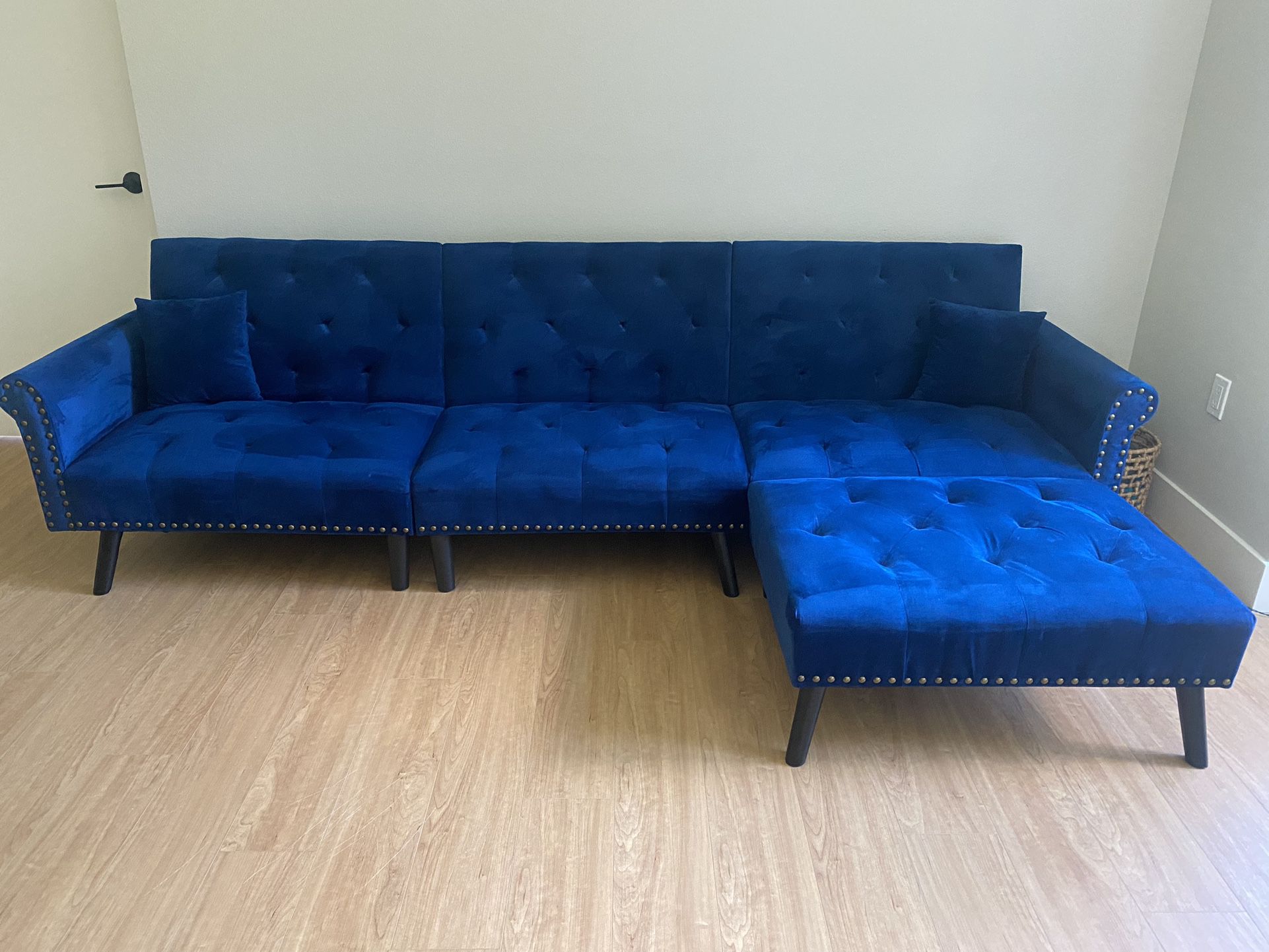 Easy To Transport (folded) Velvet Sectional With Reversible Chaise + 2 Matching Toss Pillows