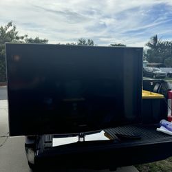 Samsung 52” Class HDTV (1080) LCD TV