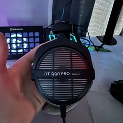 Shure MV7 - GoXLR Mini - DT 990 PRO 