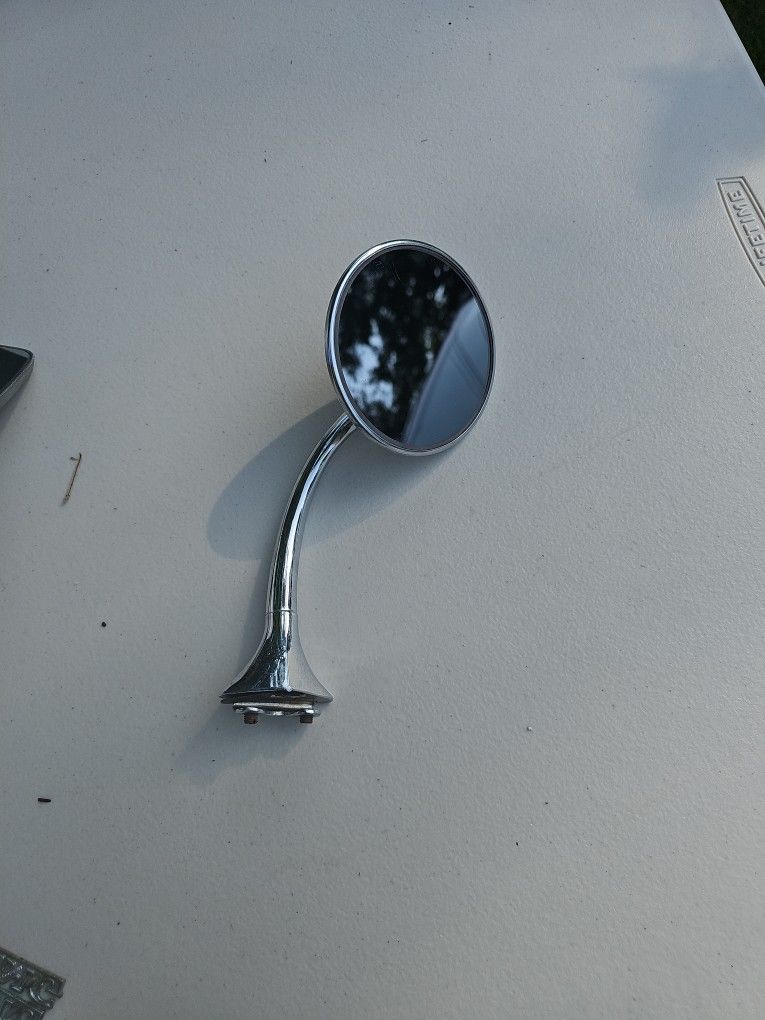 Vintage-style round side-view mirror